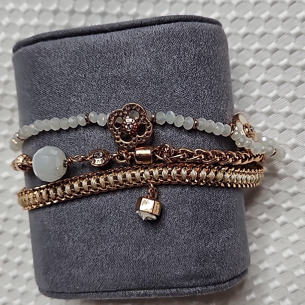 HENRI BENDEL 3 STRAND CRYSTAL CHARM BRACLET/TOGGLE CLOUSURE IN WHITE &GOLD